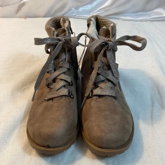 Cat&jack girls Taupe color boots size 5 new - Picture 1 of 4